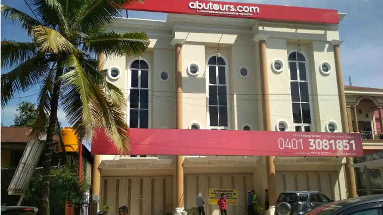 Penyegelan Kantor Abu Tours di Kendari