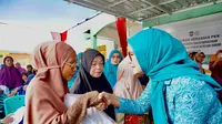 TP PKK Pusat Salurkan 100 Paket Peralatan Ibadah untuk Warga Terdampak Bencana di Agam