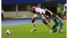 Video aksi Kenny Tete bek Ajax Amsterdam berusia 20 tahun yang sudah dipanggil membela timnas Belanda. Kenny Tete mengakui bahwa ayahnya dari Mozambik dan ibunya berdarah Indonesia.