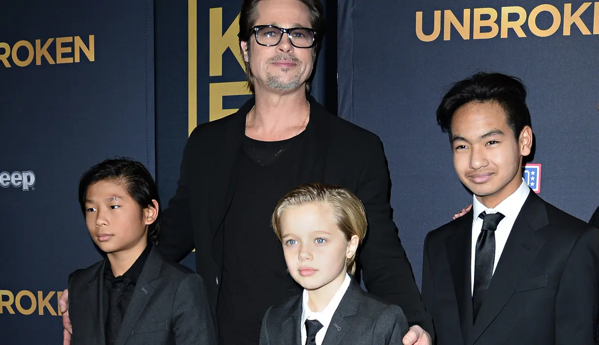 Pertemuan Brad Pitt dan anak-anaknya setelah digugat Angelina Jolie ternyata tidak sepenuhnya bahagia. Tidak ikut dengan saudaranya yang lain, dikabarkan Maddox tak ingin lagi bertemu ayahnya. (AFP/Bintang.com)