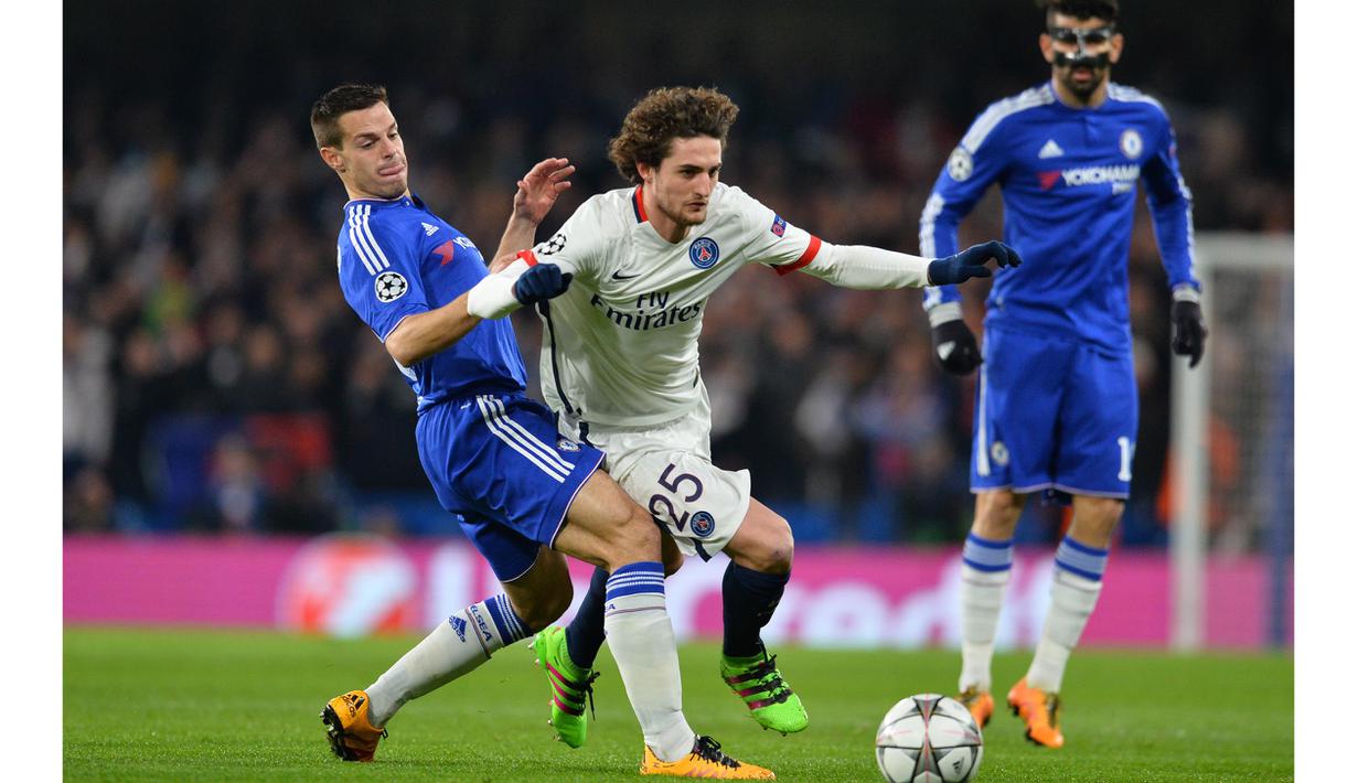 Adrien Rabiot mencetak satu gol untuk PSG saat melawan Chelsea pada leg kedua babak 16 besar liga Champions di Stadion Stamford Bridge, London, Kamis (10//3/2016) dini hari WIB. (AFP /Glyn Kirk)
