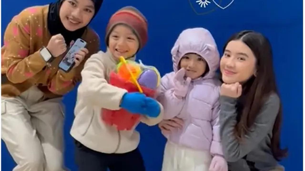 6 Potret Irish Bella Ajak Empat Anaknya Main di Snow World, Akhirnya Kumpul Bareng