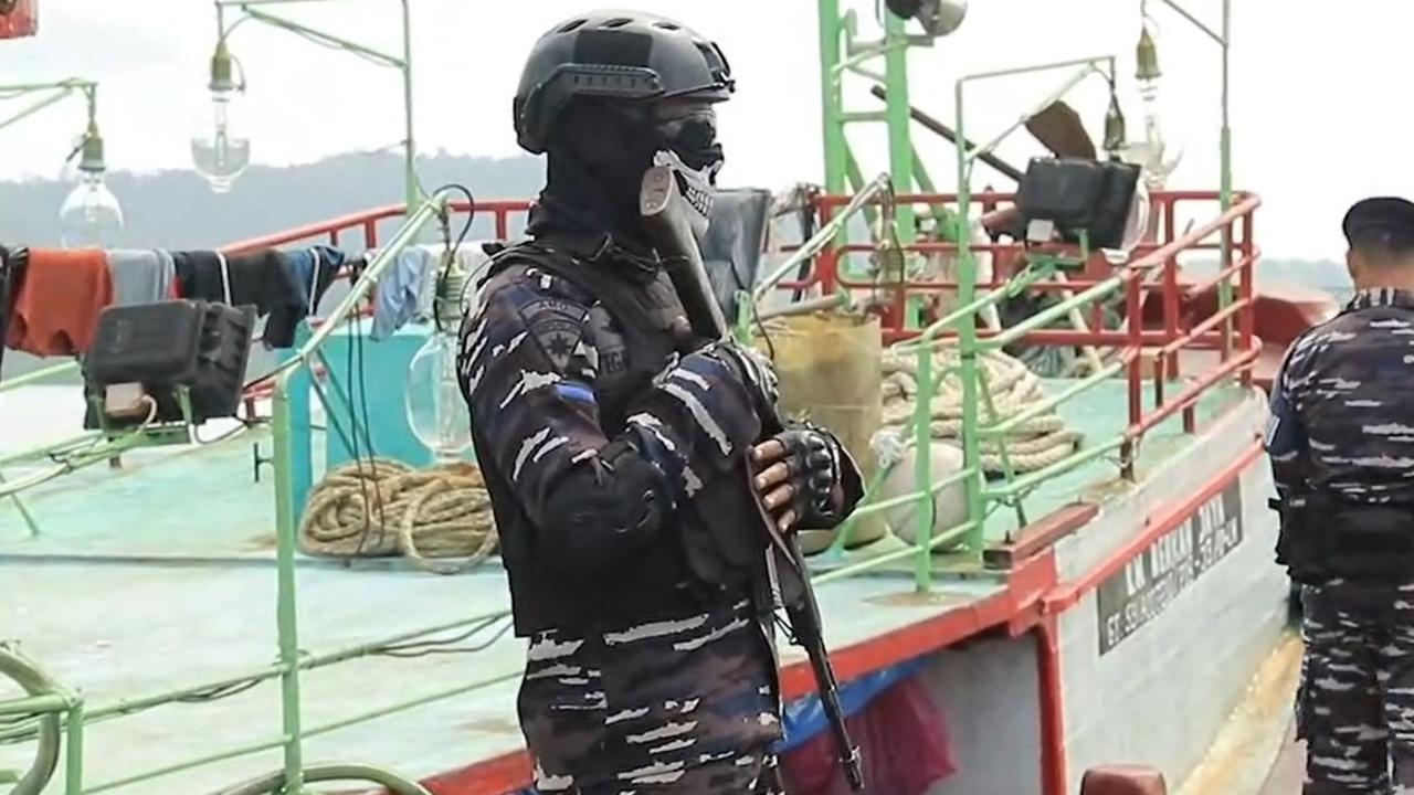 TNI AL Gagalkan Penyelundupan 60 Ribu Liter Solar Ilegal di Perairan Ambon