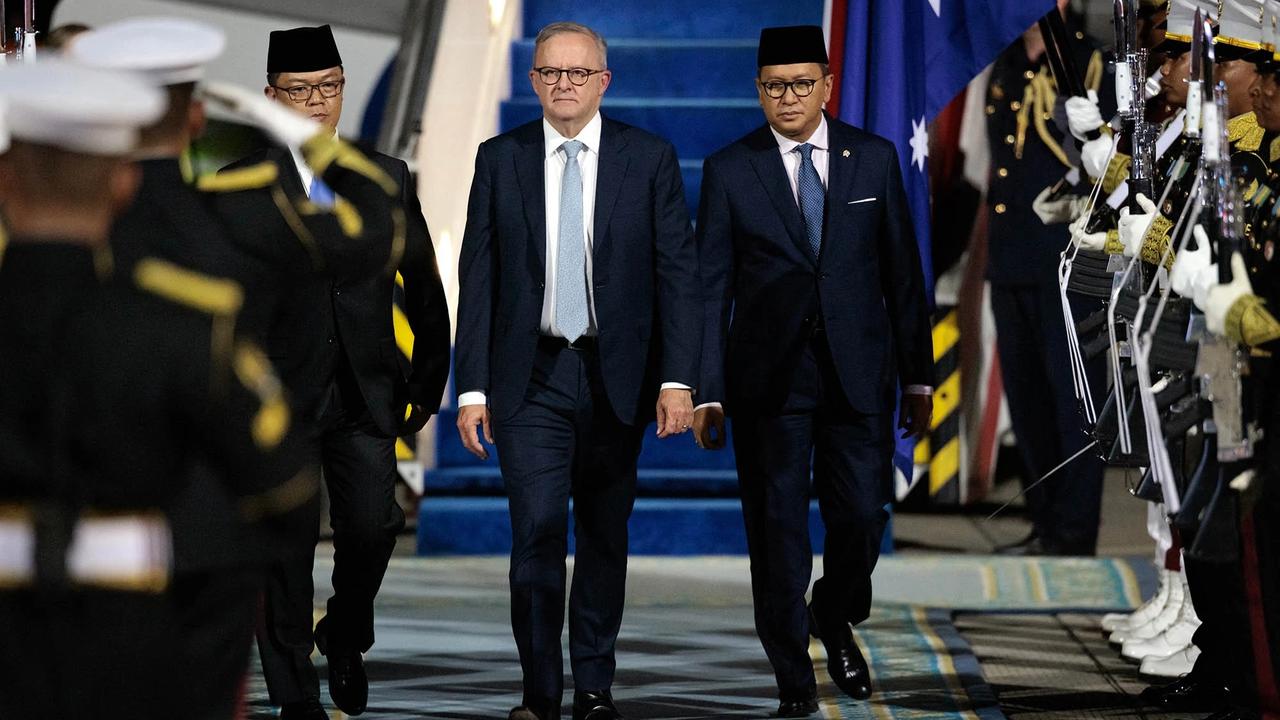 FOTO: PM Australia Anthony Albanese Tiba di Jakarta Disambut Menlu dan Menteri Investasi