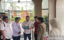 Bapenda Kabupaten Tangerang Beri Sanksi Penunggak Pajak Restoran dengan Pemasangan Stiker