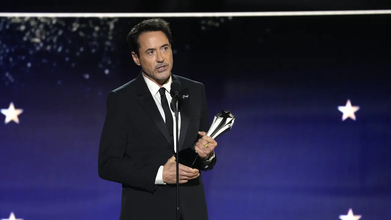 Robert Downey Jr. dalam Critics Choice Awards 2024. (AP Photo/Chris Pizzello)