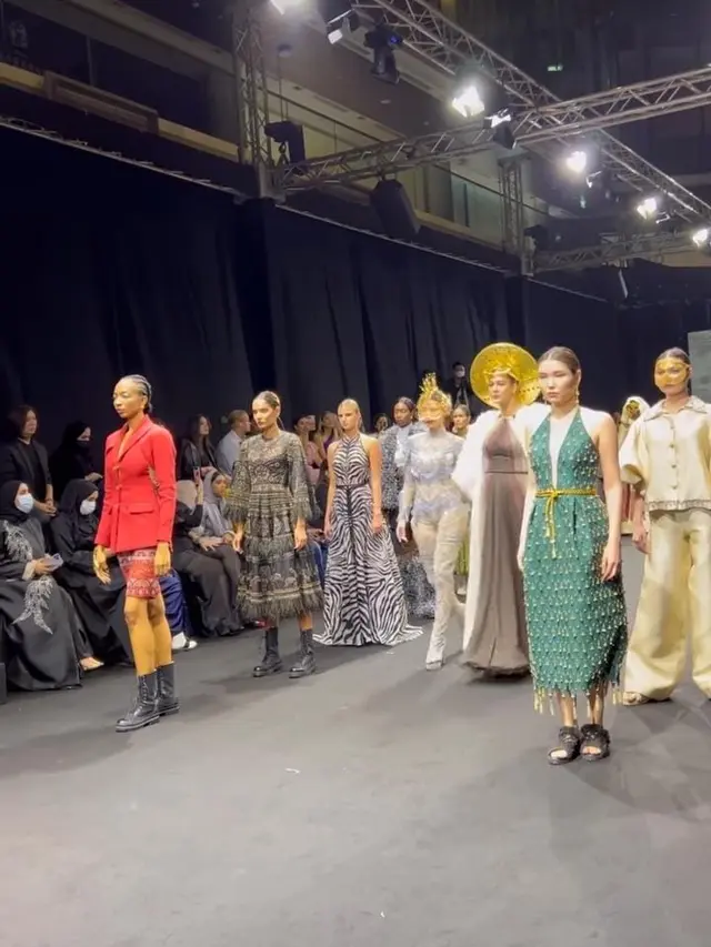 Setelah tiga tahun vakum, Paula Verhoeven akhirnya catwalk di Arab Fashion Week