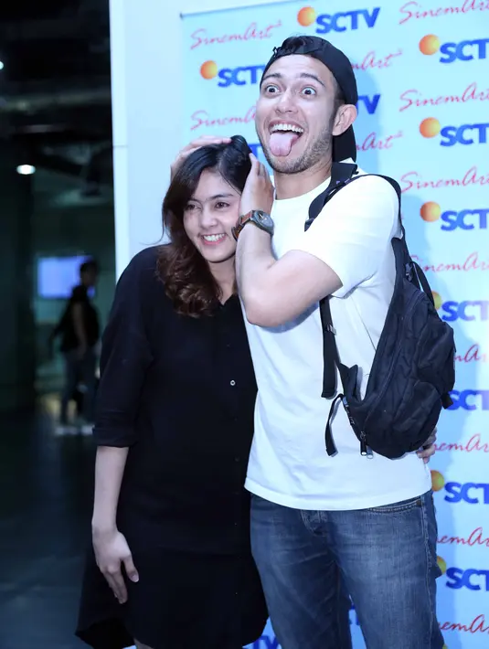 Ditengah kesibukannya menjalani syuting kejar tayang, pasangan ini juga memiliki cara demi menjaga hubungannya untuk tetap bersama. Lantas gimana cara Rifky memanfaatkan waktu berkualitasnya. (Nurwahyunan/Bintang.com)