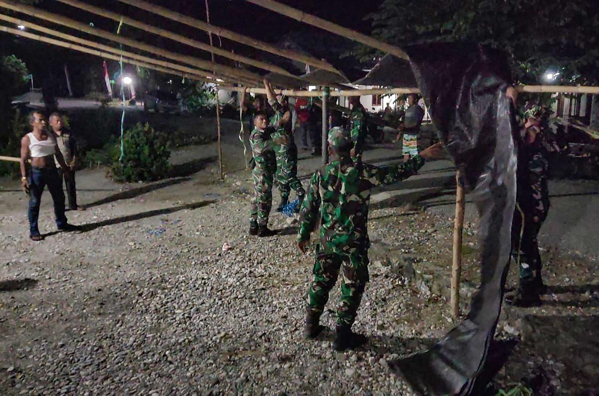 FOTO: TNI AD Bergerak Cepat Bantu Pemulihan Pasca Gempa Poso