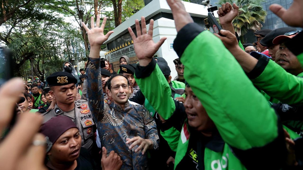FOTO: Tangis Nadiem Pecah Usai Divomis 10 Tahun