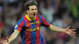Lionel Messi - Gelandang asal Argentina itu sudah berhasil meraih gelar Ballon d'Or sebanyak lima kali. Penghargaan terakhirnya tahun ini tak lepas dari kontribusi Messi membawa Barca meraih lima gelar juara sepanjang 2015. (AFP/Lluis Gene)