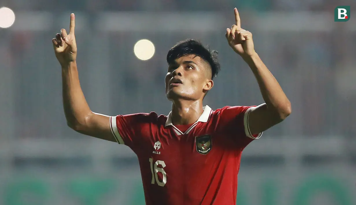 Ramadhan Sananta. Striker berusia 20 tahun milik PSM Makassar ini layak dicoba sebagai starter saat Timnas Indonesia menghadapi Brunei Darussalam, setelah dua striker yang diturunkan pelatih Shin Tae-yong saat jumpa Kamboja, Muhammad Rafli dan Ilija Spasojevic nyatanya belum tampil sesuai harapan. (Bola.com/M Iqbal Ichsan)