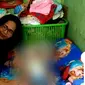 Kepala Dinas Pengendalian Penduduk, Pemberdayaan Perempuan, dan Perlindungan Anak (DP5A) Kota Surabaya, Chandra Oratmangon  saat melakukan outreach di rumah klien.