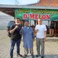 Mantan narapidana terorisme kasus Bom Bali II, Joko Suroso alias Joko Padang (tengah) bersama tim dari Baintelkam Polri. (Ist)