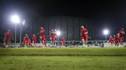 Sejumlah pemain Timnas Indonesia melakukan latihan menjelang FIFA Matchday melawan Burundi di lapangan latih 2, Jakarta International Stadium (JIS), Jakarta, Kamis (23/03/2023). (Bola.com/Bagaskara Lazuardi)