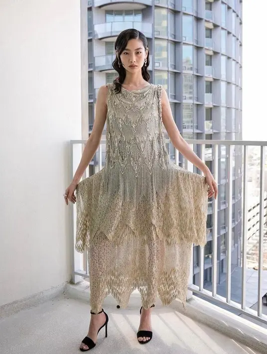 Model dan aktris Korea Selatan, Jung Ho Yeon tampak menunjukkan batang hidungnya di Critics Choice Awards 2022, Minggu (13/3/2022). (Instagram/ztylezhk).