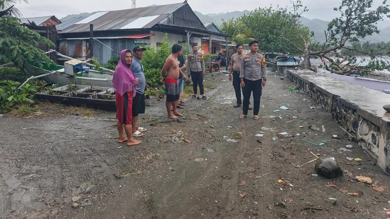 Nahas, Bocah Berenang di Pantai Karewaca saat Hujan Deras Meninggal Dunia Tersambar Petir