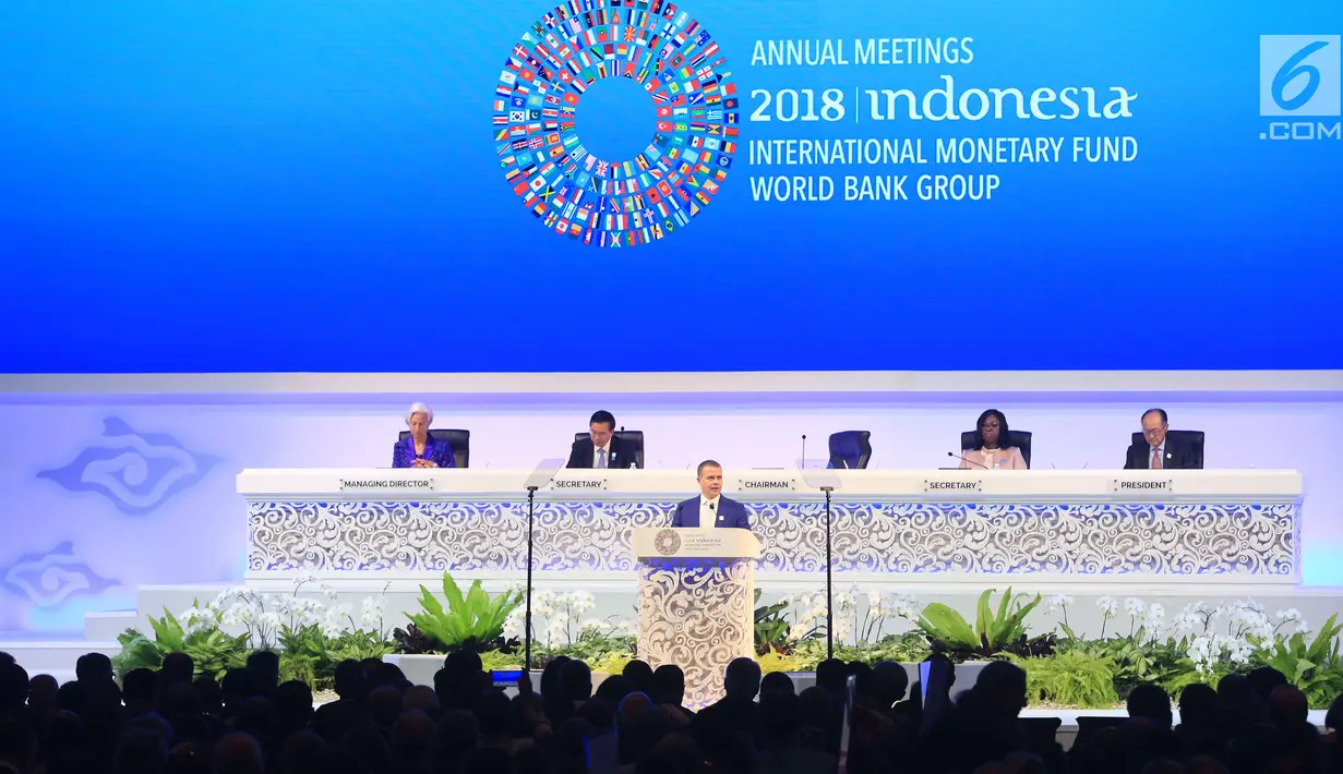 Ketua Pleno Pertemuan Tahunan IMF World Bank Group Petteri Orposat memberikan sambutan selama acara IMF - World Bank Group Tahun 2018 di Nusa Dua, Bali, Jumat (12/10). (Liputan6.com/Angga Yuniar)