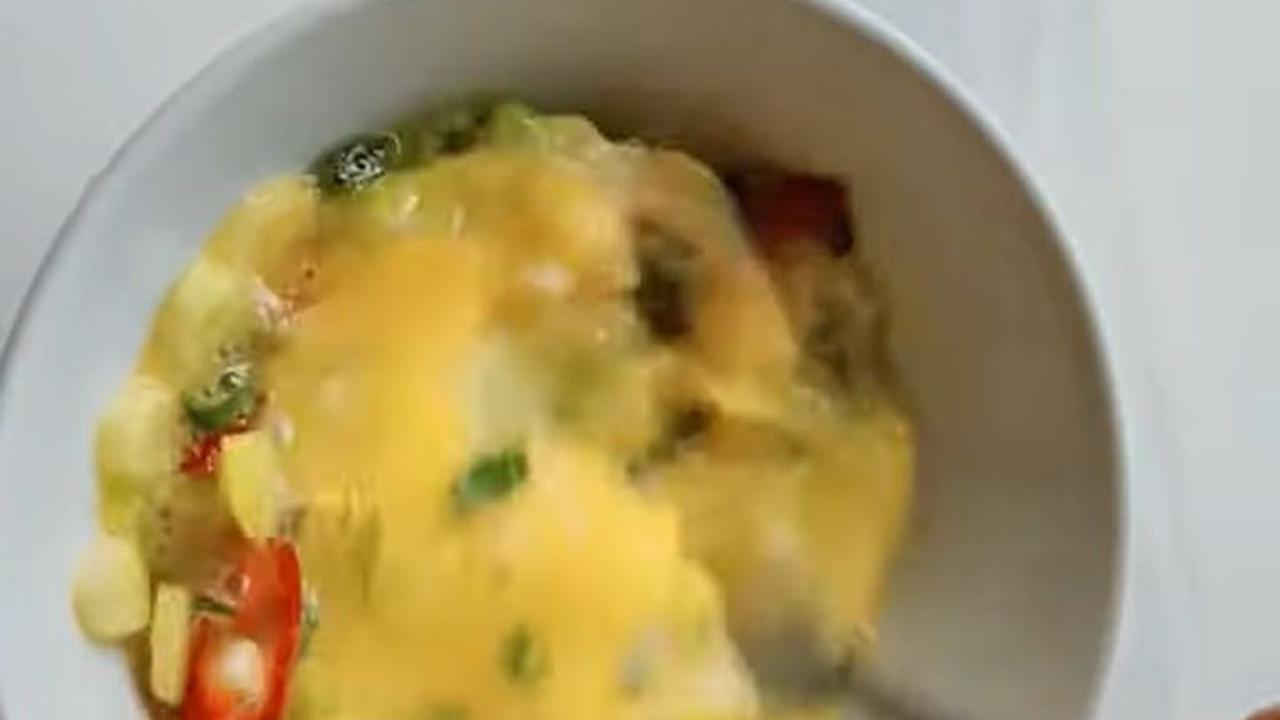 Kocok Telur dan Tambahkan Air