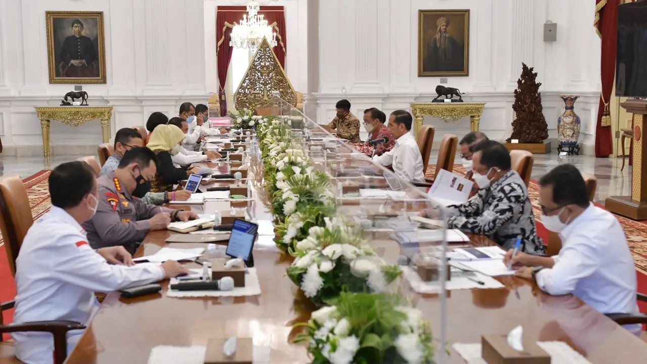 Rapat terbatas Jokowi dengan Ketua PSSI, Mochamad Iriawan dan Menpora Zainudin Amali membahas Piala Dunia U-20 2023.