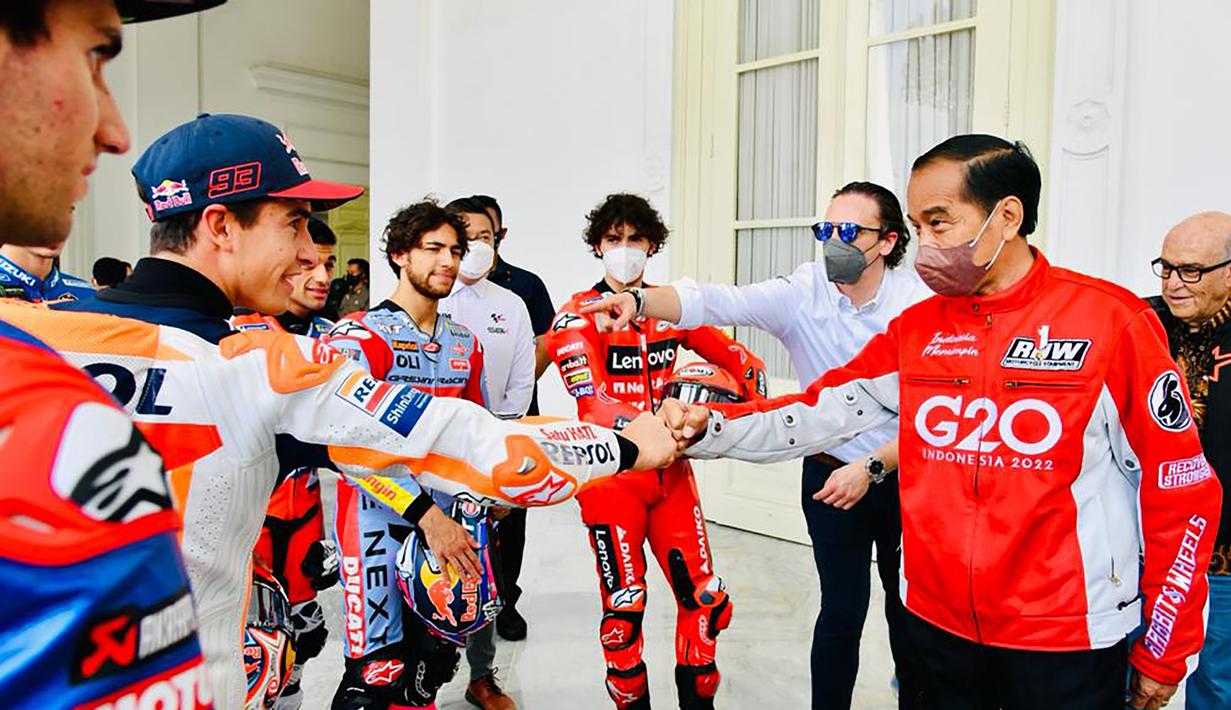 Total 20 pembalap hadir dalam kesempatan bertatap muka dengan Presiden Joko Widodo, yang terdiri dari 16 rider MotoGP, 2 rider Moto2, 1 rider Moto3 dan 1 rider Asia Talent Cup. Marc Marquez didapuk sebagai ketua rombongan pembalap. (Biro Pers Sekretariat Presiden/Laily Rachev)