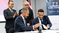 PT. Vektr Mobiliti Indonesia (VKTR), badan usaha yang dibentuk PT Bakrie &
Brothers bekerjasama dengan Britishvolt, produsen baterai rendah karbon Inggris, menandatangani naskah kerjasama untuk lebih mempercepat transisi net zero (Net Zero Hub) di Indonesia. (Liputan6.com/HO/KADIN)