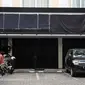 Papan nama di Kantor Pusat HTI sudah ditutup dengan kain berwarna hitam, Jakarta, Kamis (20/7). Pasca-pencabutan status badan hukum HTI di kantor itu tidak terlihat lagi aktivitas pengurus HTI. (Liputan6.com/Faizal Fanani)