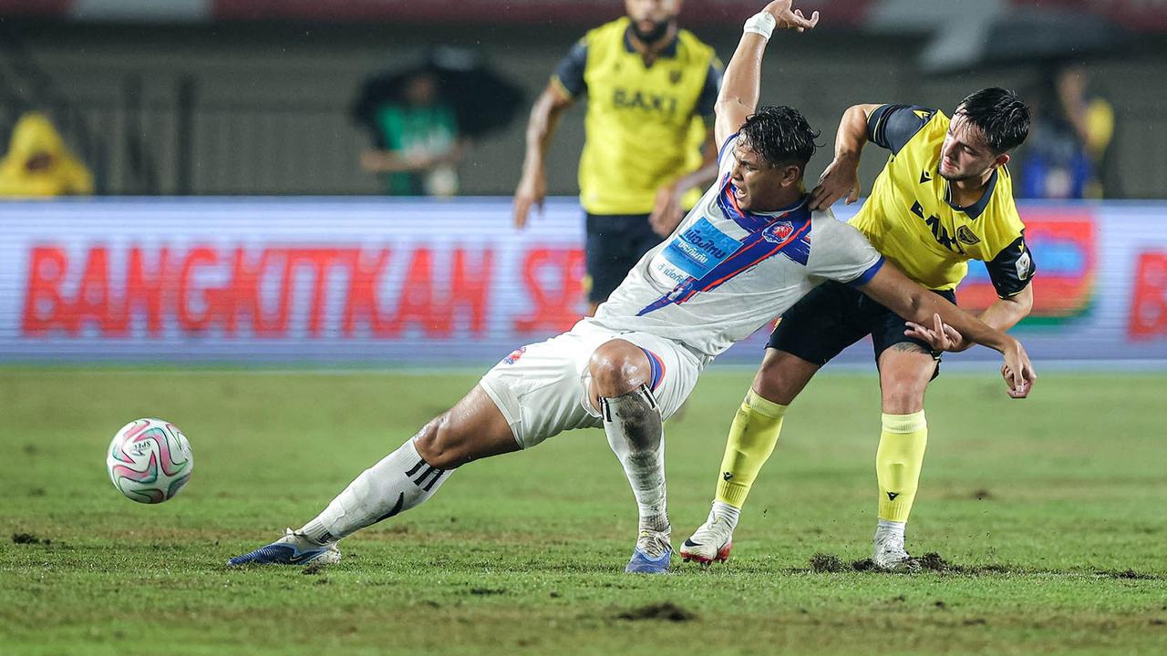 FOTO: Port FC Kalahkan Oxford United, Boyong Trofi Piala Presiden 2025 ke Thailand