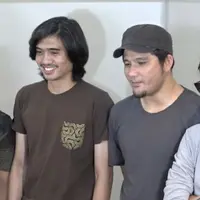 Lepas karya perdana, Sheila on 7 masuk jalur indie.