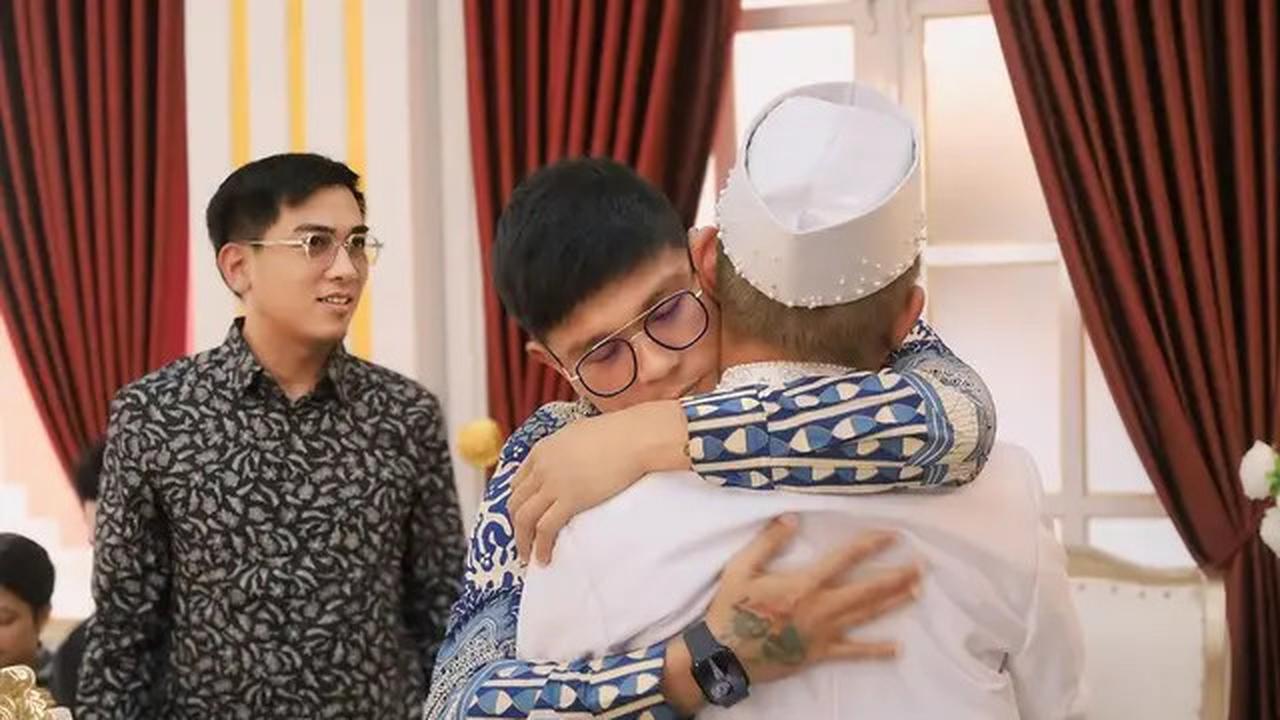 Rujuk Usai 6 Bulan Cerai, 8 Potret Dodhy Kangen Band dan Ayu Rizki Nikah Lagi