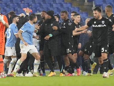 Foto: Ketatnya Laga Lazio Kontra Udinese yang Diwarnai Banjir Gol dan Kartu Merah dalam Lanjutan Liga Italia