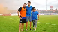 Cristian Gonzales dan Keluarga Ketagihan Bernazar