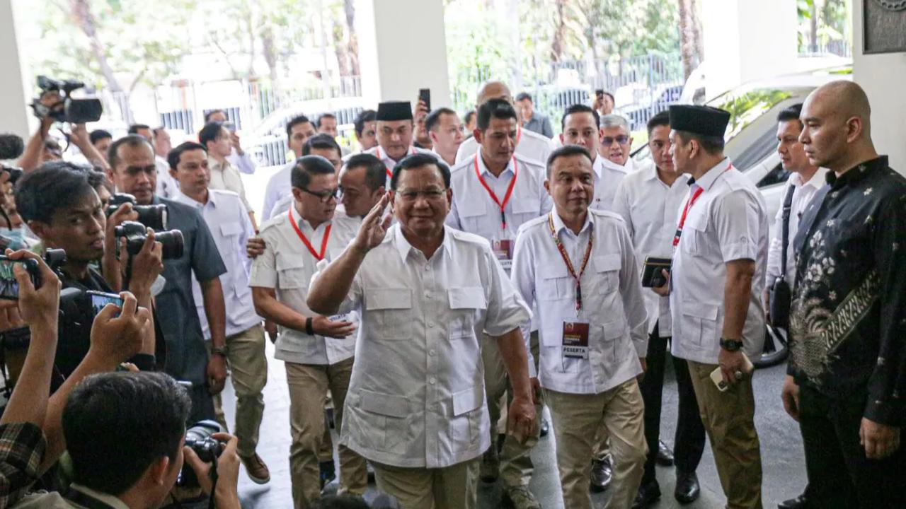 Ketua Umum Partai Gerindra Prabowo Subianto menghadiri Rapat Pimpinan Nasional Gerindra yang digelar di The Dharmawangsa, Jakarta, Senin (23/10/2023).