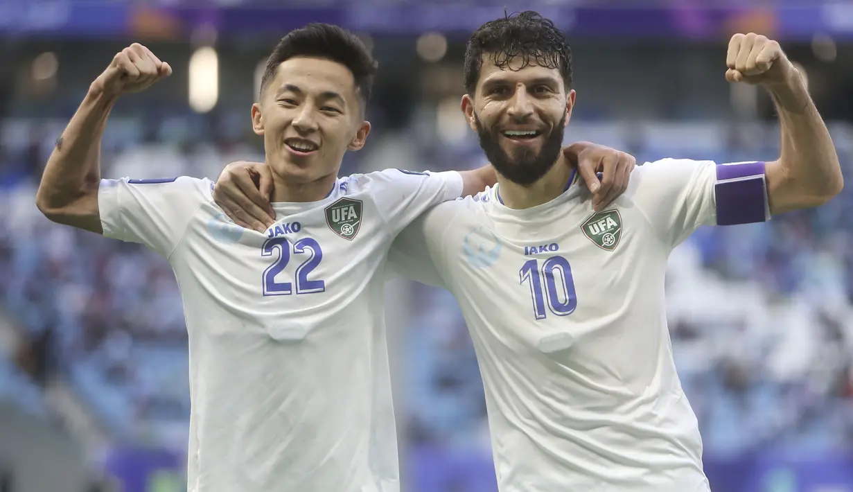 Selebrasi striker Timnas Uzbekistan, Abbosbek Fayzullaev (kiri) bersama kapten tim, Jaloliddin Masharipov setelah mencetak gol kedua ke gawang Thailand pada laga babak 16 besar Piala Asia 2023 di Al Janoub Stadium, Al Wakrah, Qatar, Selasa (30/1/2024). (AP Photo/Hussein Sayed)