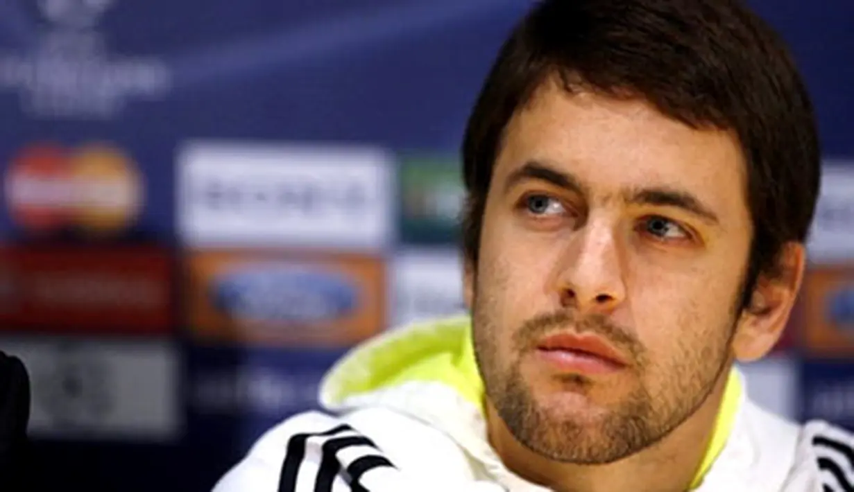 Chelsea's midfielder Joe Cole gives a press conference before training at Stamford Bridge in London, on March 4, 2008., on the eve of their UEFA Champions League first knock-out round, 2nd leg match against Olympiakos. AFP PHOTO / GLYN KIRK