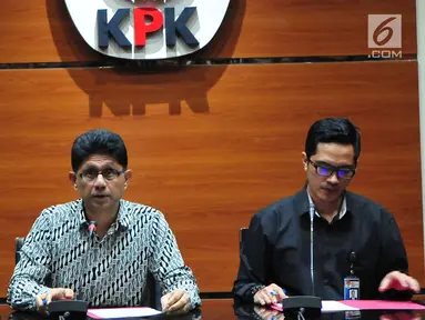 Wakil Ketua dan Jubir KPK, Laode Muhammad Syarif dan Febri Diansyah dalam konferensi pers di Jakarta, Rabu (2/8). Bupati dan Kepala Kejaksaan Negeri Pamekasan, Achmad Syafii dan Rudi Indra Prasetya ditetapkan sebagai tersangka. (Liputan6.com/Helmi Afandi)