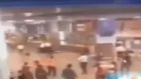 Salah seorang dari tiga pelaku bom bunuh diri terekam CCTV saat ia memasuki Bandara Attaturk, Istanbul, Turki.