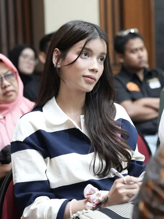Gaya Riasan Sabrina Chairunnisa yang Lanjut S3 di UI, Bisa Jadi Inspirasi Makeup No Makeup Look untuk Kuliah
