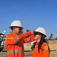 Potret Putri Isnari dan Abdul Aziz melakukan pemotretan prewedding (Sumber: TikTok/lhhvideostudio)