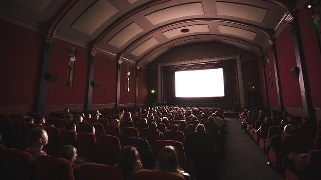 12 Etika Nonton Film  di Bioskop  yang  Perlu Dipahami 