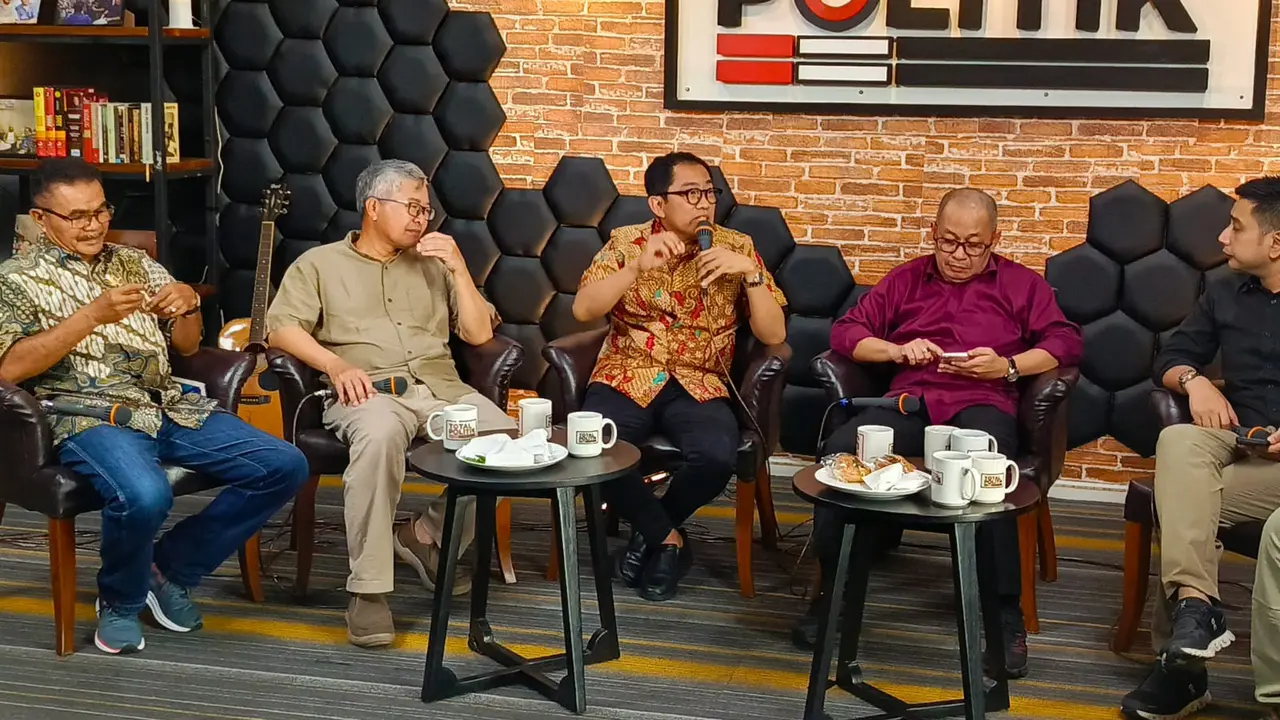 Wakil Menteri Perindustrian (Wamenperin) Faisol Reza saat menjadi pembicara di diskusi Total Politik. (Istimewa)