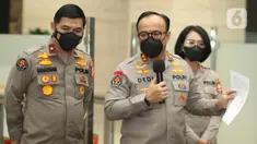 Kadiv Humas Polri Irjen Pol Dedi Prasetyo memberikan keterangan pers tentang pemeriksaan tersangka Putri Candrawathi dalam kasus dugaan pembunuhan berencana terhadap Brigadir J alias Nofriansyah Yosua Hutabarat, di Bareskrim, Mabes Polri, Jakarta, Jumat (26/8/2022). Dalam keterangannya Putri Candrawathi akan diperiksa kembali dengan pemeriksaan konfrontir pada Rabu, 31 Agustus mendatang. (Liputan6.com/Herman Zakharia)