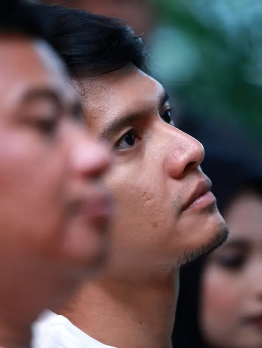 Dimas Seto dan Dhini Aminarti senantiasa bersyukur atas keutuhan rumah tangganya hingga saat ini. Tentunya, Dimas Seto dan Dhini Aminarti berharap tak ada isu atau kabar miring yang menimpa rumah tangganya. (Adrian Putra/Bintang.com)