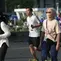 Aktivitas olahraga warga tetap berlangsung di kawasan Car Free Day (CFD) Jakarta saat kualitas udara menjadi perhatian akibat sebaran abu vulkanik, Minggu (6/9/2026). (KLY/Budy Santoso)