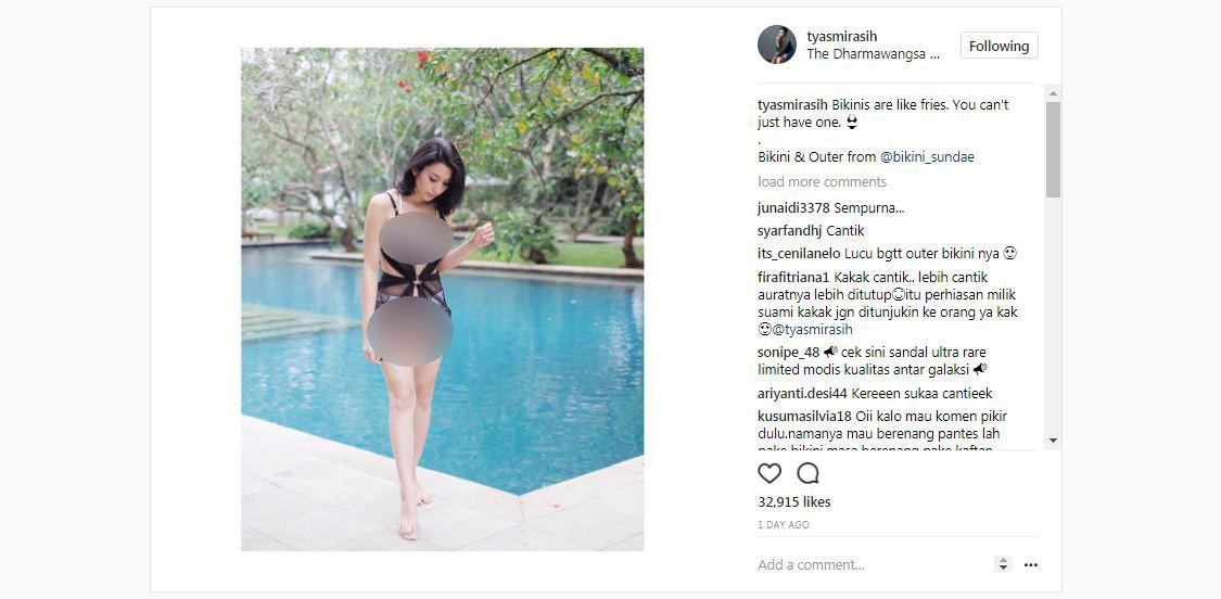 Tyas Mirasih kenakan bikini.