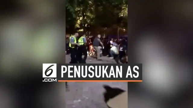 Tiga orang ditusuk saat menyaksikan pesta kembang api dalam rangka perayaan kemerdekaan Amerika Serikat. Insiden penusukan menyebabkan kepanikan warga.