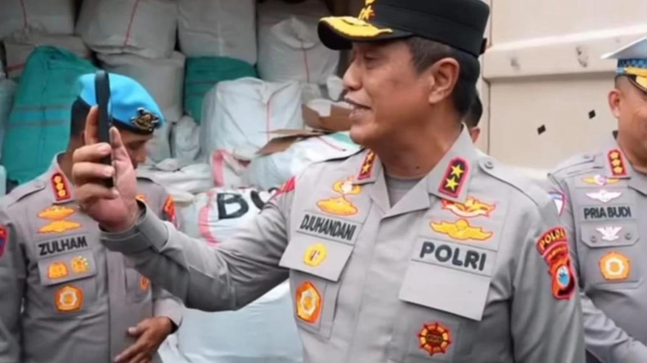 Momen Dua Jenderal Polisi Video Call untuk Beri Bantuan Sembako ke Warga Terdampak Bencana Aceh