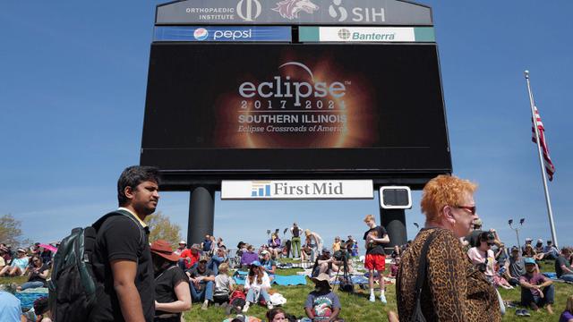 Menikmati Fenomena Gerhana Matahari Total