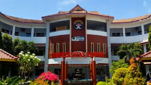 Universitas Kadiri tempat Jebor pengatur jadwal Gus Iqdam ini kuliah (SS: unik-kediri.ac.id)