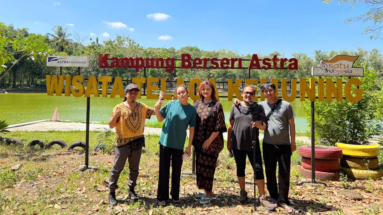 Citra Yunita dan Aling dalam salah satu syuting tayangan channel Sewu Cermis di Jogjakarta. (Istimewa).